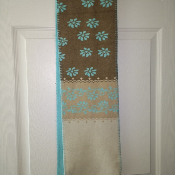 Elegant Floral Patterned Scarf - Picture 1 of 6
